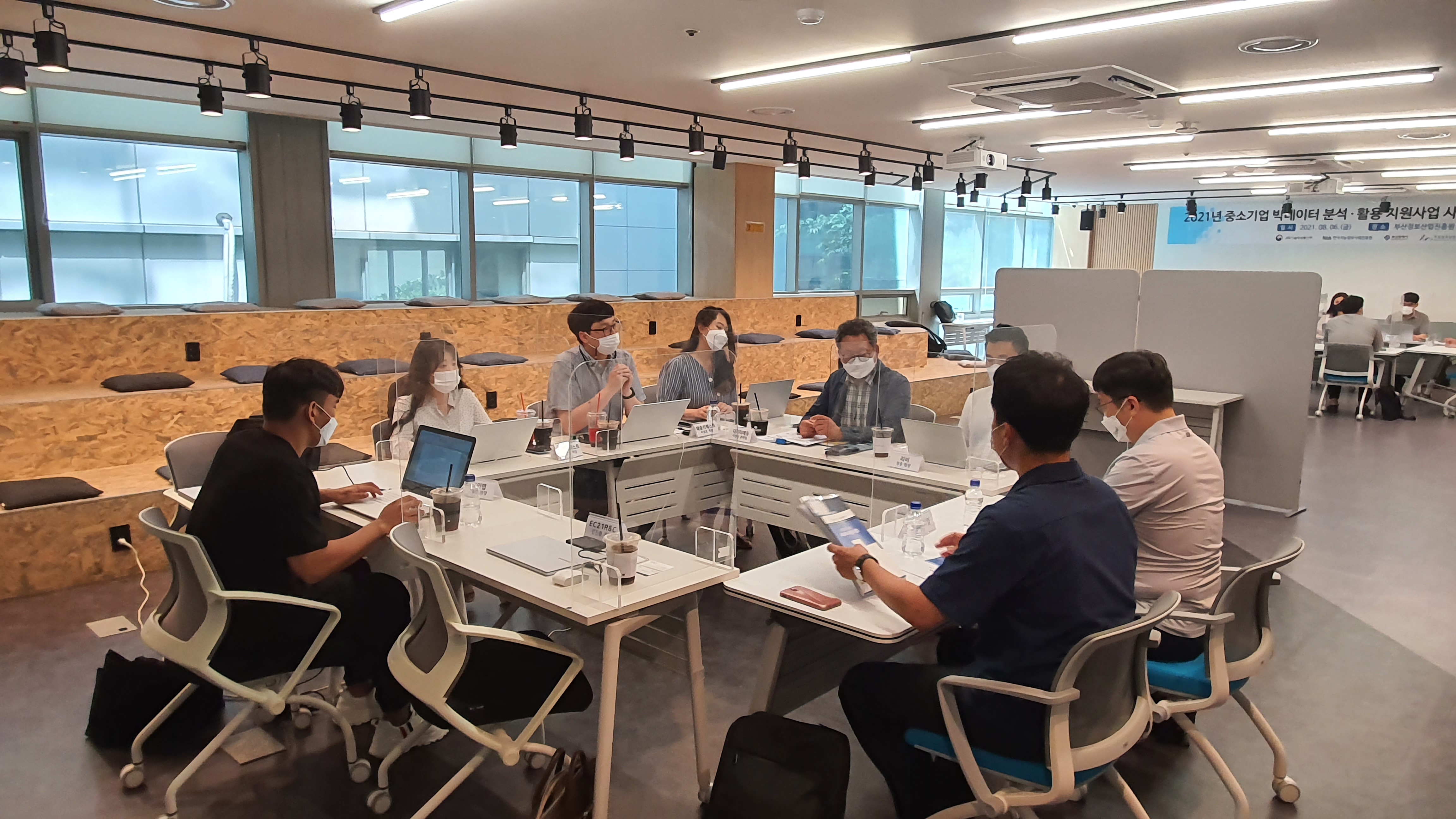 중소기업 빅데이터 분석활용 지원사업 사업설명회 및 매칭데이 사진
