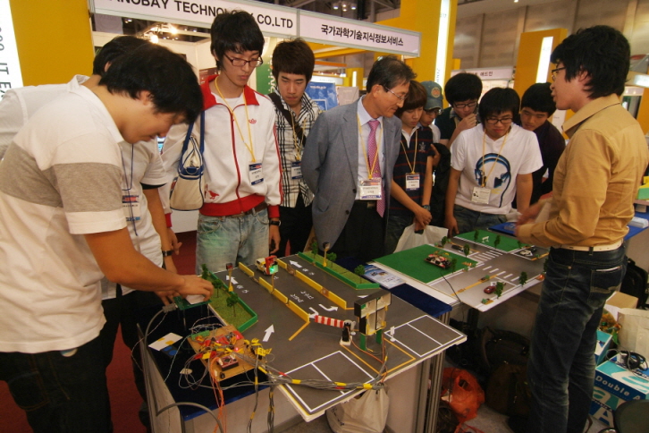 2009 IT EXPO BUSAN 개최(전시장 관람)