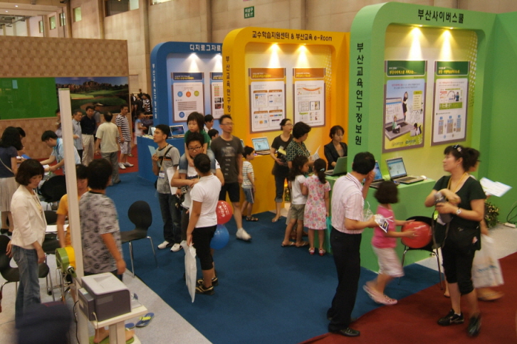 2009 IT EXPO BUSAN 개최(전시장 관람)